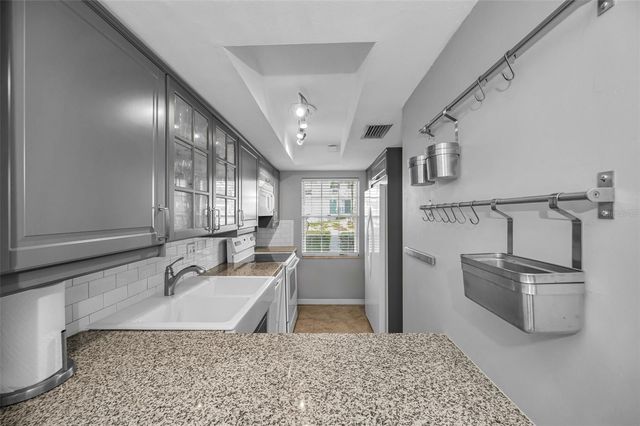 400 GLENNES LANE 107, Dunedin, FL 34698