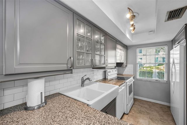 400 GLENNES LANE 107, Dunedin, FL 34698