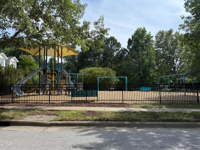 517 Commons Walk Circle, Cary, NC 27519