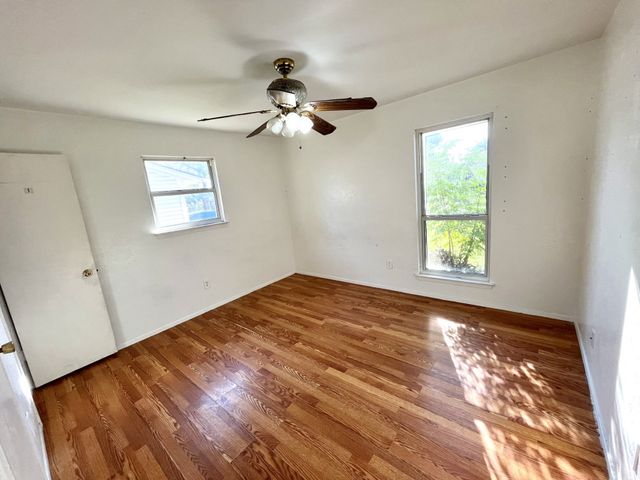 1900 Robinson Street, Irving, TX 75060