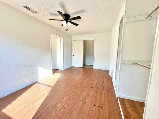 1900 Robinson Street, Irving, TX 75060