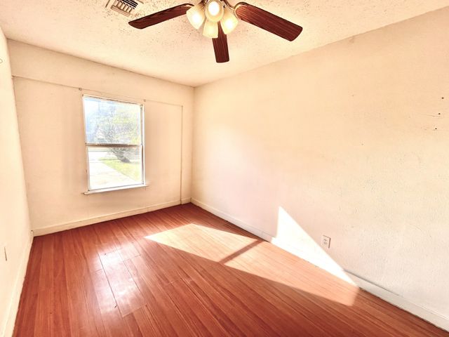 1900 Robinson Street, Irving, TX 75060