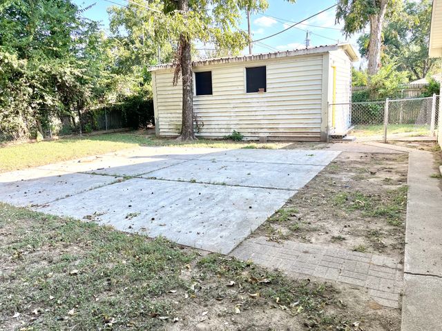 1900 Robinson Street, Irving, TX 75060