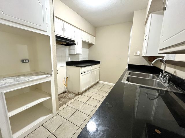 1900 Robinson Street, Irving, TX 75060