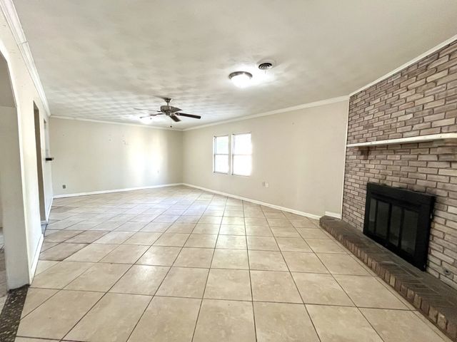 1900 Robinson Street, Irving, TX 75060