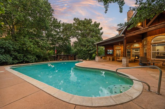 810 Cross Timbers Drive, Double Oak, TX 75077