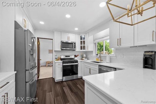 26376 Lawrence Drive, Dearborn Heights, MI 48127