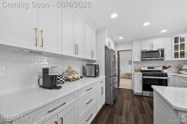 26376 Lawrence Drive, Dearborn Heights, MI 48127