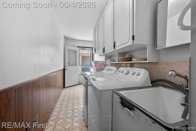 26376 Lawrence Drive, Dearborn Heights, MI 48127