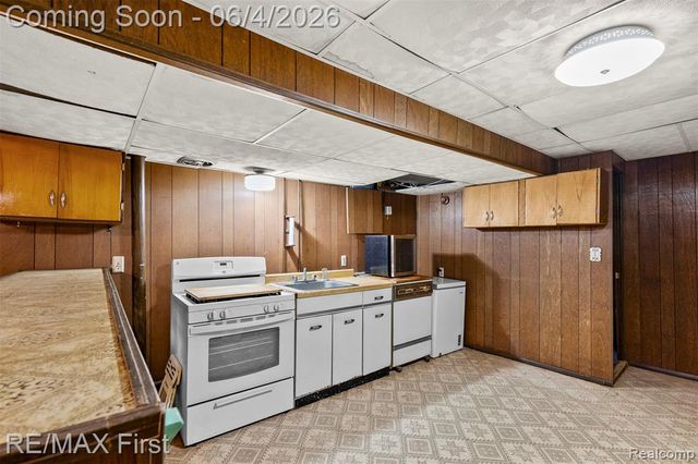 26376 Lawrence Drive, Dearborn Heights, MI 48127
