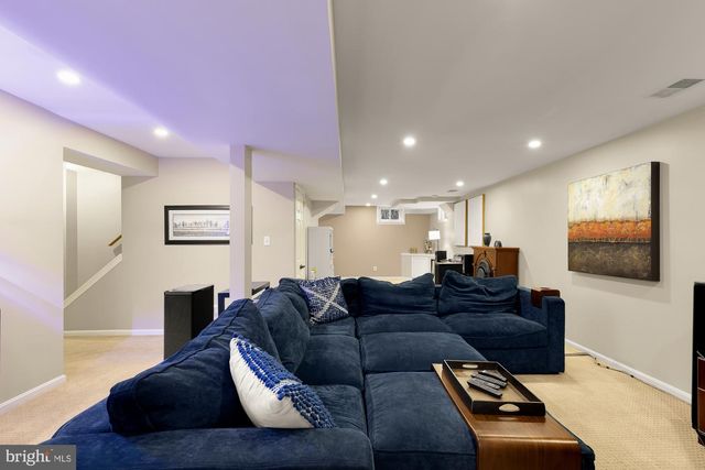 11688 STOCKBRIDGE LN, Reston, VA 20194