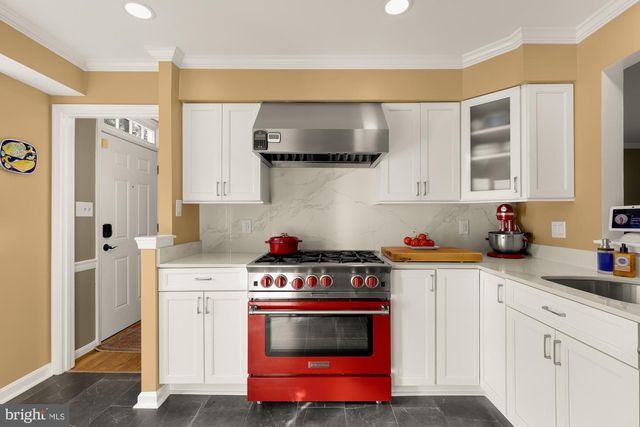 11688 STOCKBRIDGE LN, Reston, VA 20194