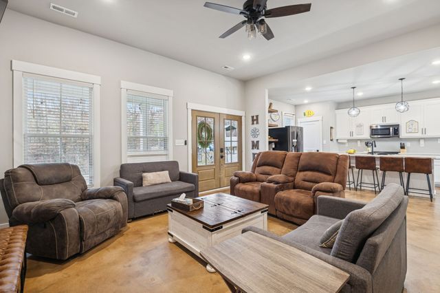 163 Walnut Grove Rd, Dover, TN 37058