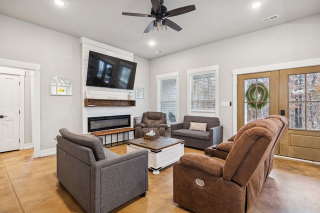 163 Walnut Grove Rd, Dover, TN 37058