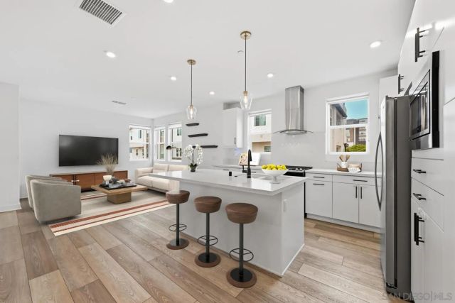 2702 Via Avella, San Diego, CA 92108