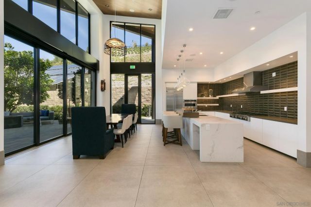 2702 Via Avella, San Diego, CA 92108