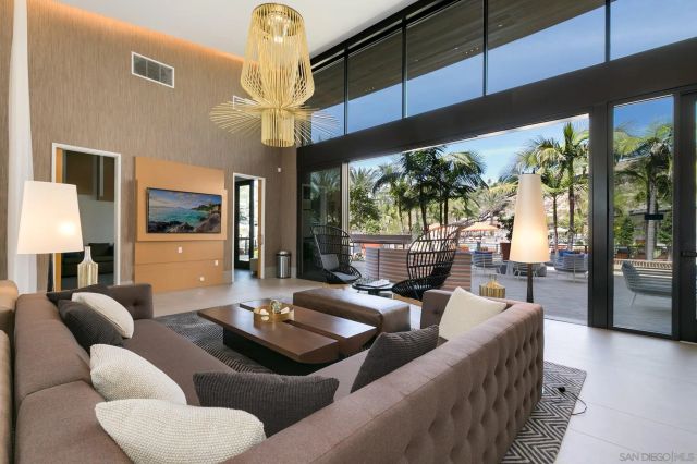 2702 Via Avella, San Diego, CA 92108