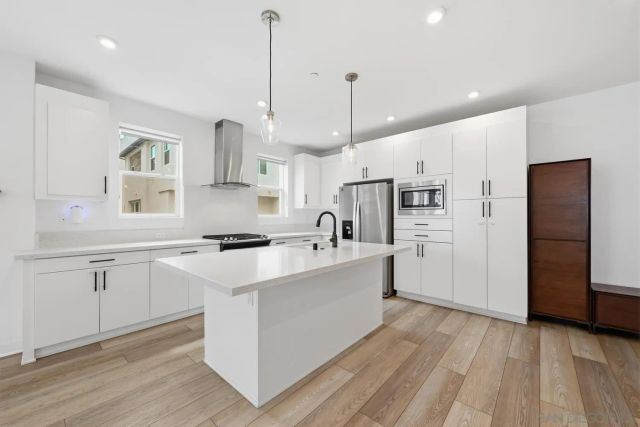 2702 Via Avella, San Diego, CA 92108