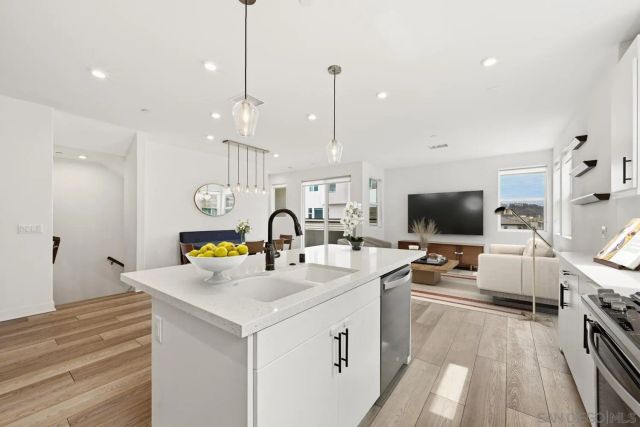 2702 Via Avella, San Diego, CA 92108