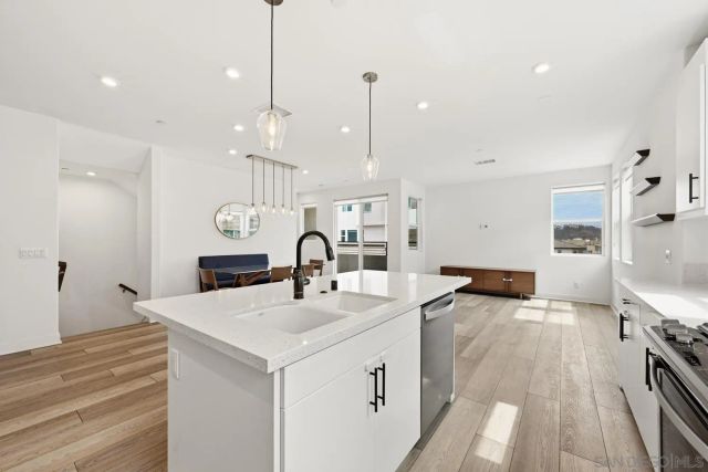 2702 Via Avella, San Diego, CA 92108