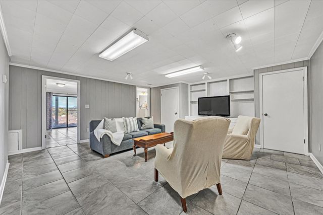 3375 Kelly LN, Roanoke, VA 24018