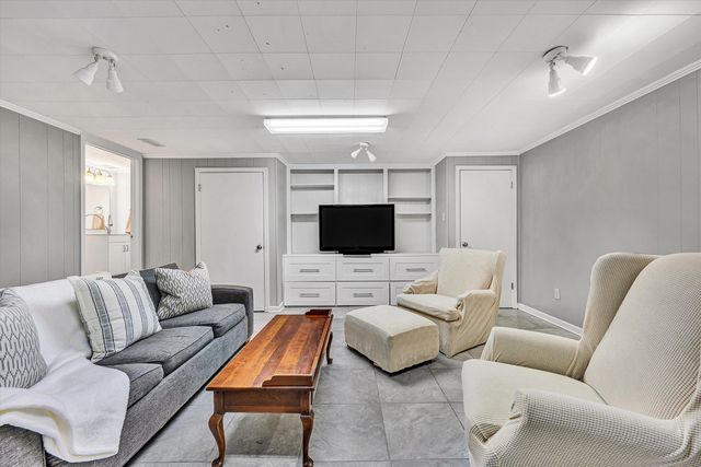 3375 Kelly LN, Roanoke, VA 24018