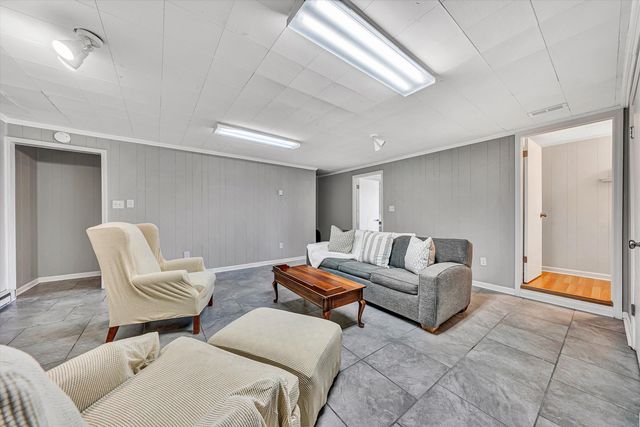 3375 Kelly LN, Roanoke, VA 24018