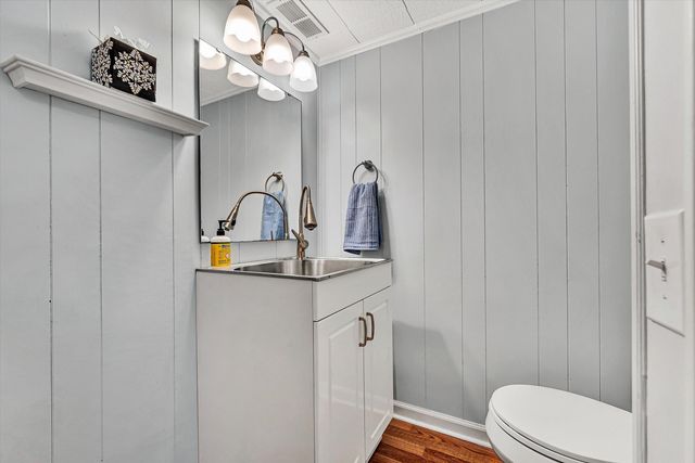 3375 Kelly LN, Roanoke, VA 24018