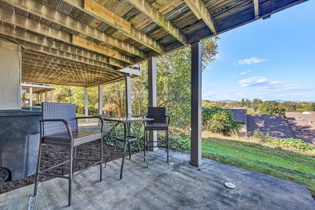 3375 Kelly LN, Roanoke, VA 24018