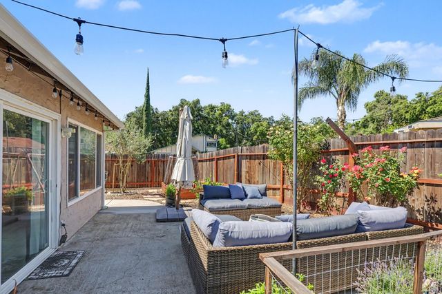 6373 Navion Dr, Citrus Heights, CA 95621