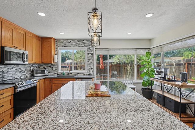 6373 Navion Dr, Citrus Heights, CA 95621
