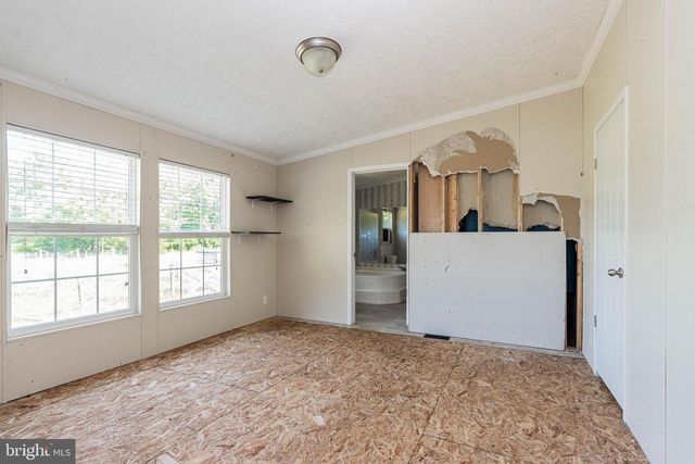 2 PADDOCK LN, Fredericksburg, VA 22406