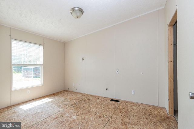 2 PADDOCK LN, Fredericksburg, VA 22406