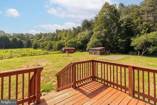 2 PADDOCK LN, Fredericksburg, VA 22406