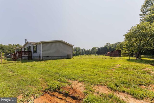 2 PADDOCK LN, Fredericksburg, VA 22406