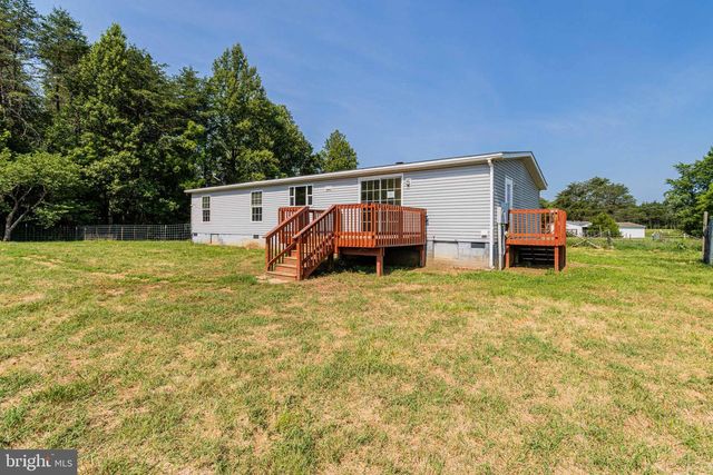 2 PADDOCK LN, Fredericksburg, VA 22406