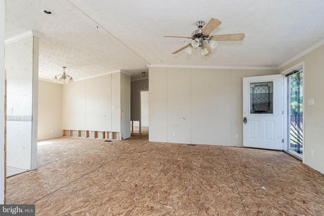 2 PADDOCK LN, Fredericksburg, VA 22406