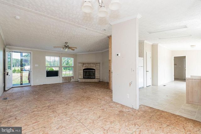 2 PADDOCK LN, Fredericksburg, VA 22406