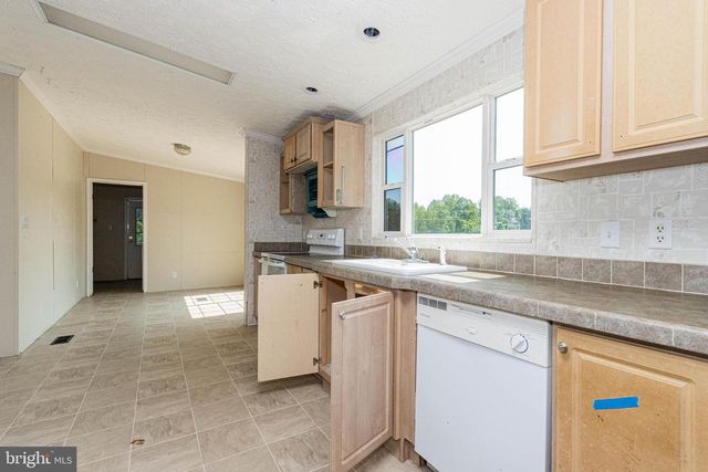 2 PADDOCK LN, Fredericksburg, VA 22406
