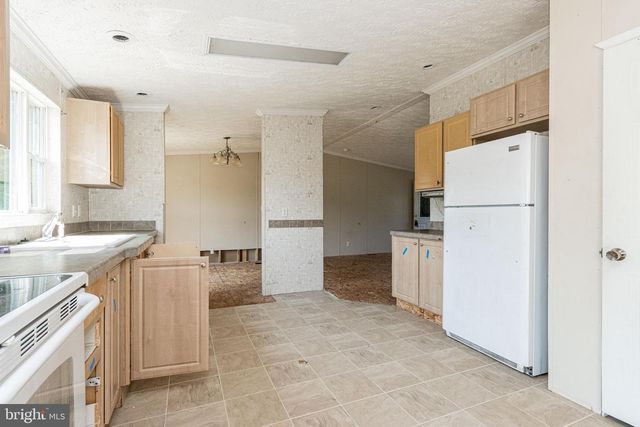 2 PADDOCK LN, Fredericksburg, VA 22406
