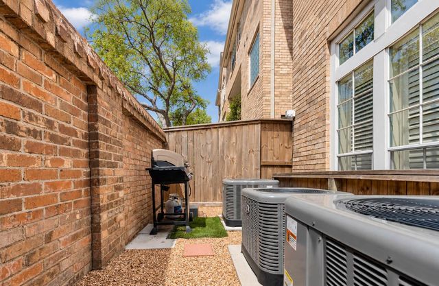 20 Stalynn Lane, Houston, TX 77027