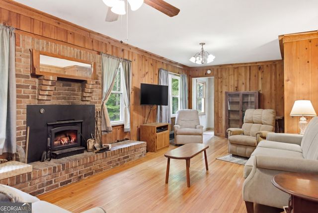 169 N Pinecrest Road, Toccoa, GA 30577