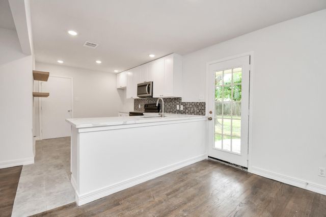 5010 Creekbend Drive, Houston, TX 77035