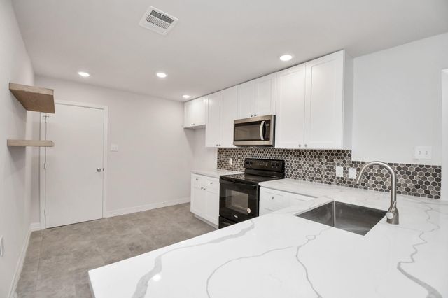 5010 Creekbend Drive, Houston, TX 77035
