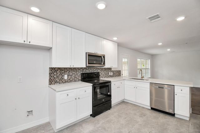 5010 Creekbend Drive, Houston, TX 77035