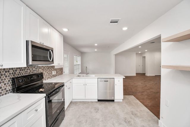 5010 Creekbend Drive, Houston, TX 77035