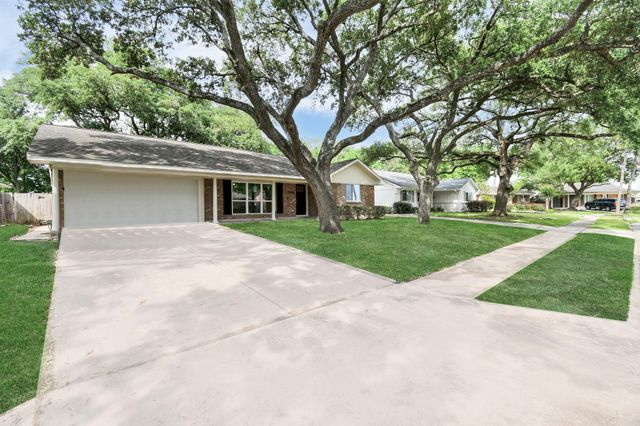 5010 Creekbend Drive, Houston, TX 77035