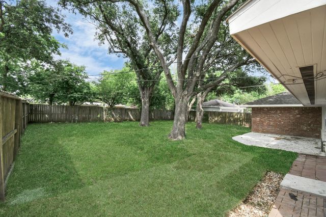 5010 Creekbend Drive, Houston, TX 77035