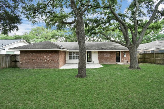 5010 Creekbend Drive, Houston, TX 77035