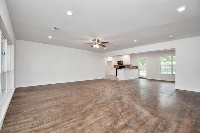 5010 Creekbend Drive, Houston, TX 77035